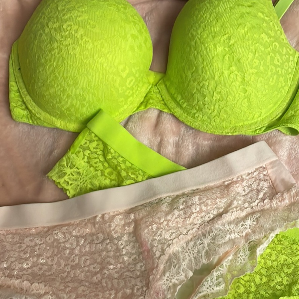 Victoria secret bra and panty set